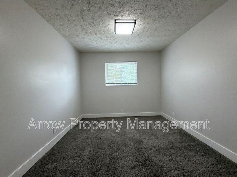 2325 S St #7 - Photo 6 of 10