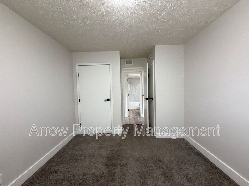 2325 S St #7 - Photo 7 of 10