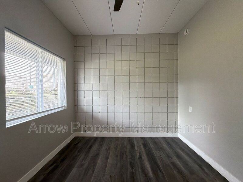 877 N 26th St #103 - Photo 3 of 10