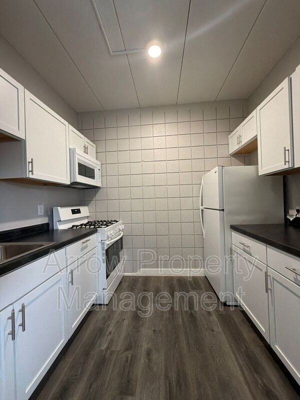 877 N 26th St #103 - Photo 4 of 10