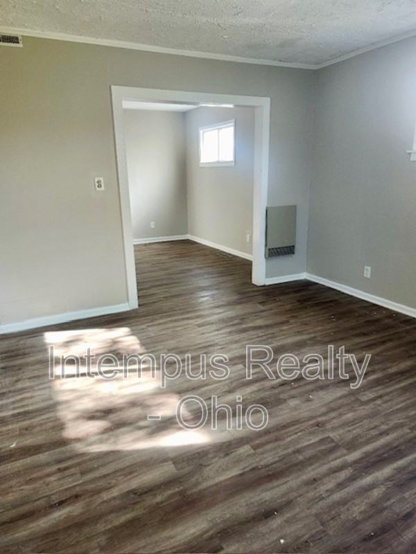 3925 Irwin Ave - Photo 5 of 15