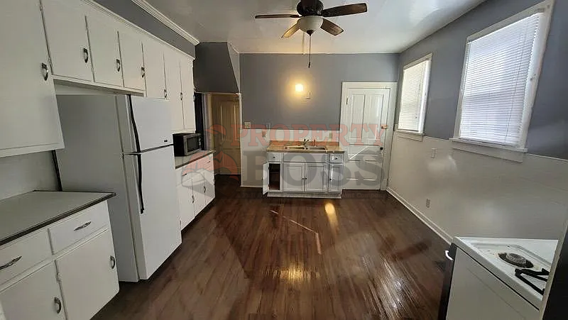 1202 Elston St - Photo 3 of 8
