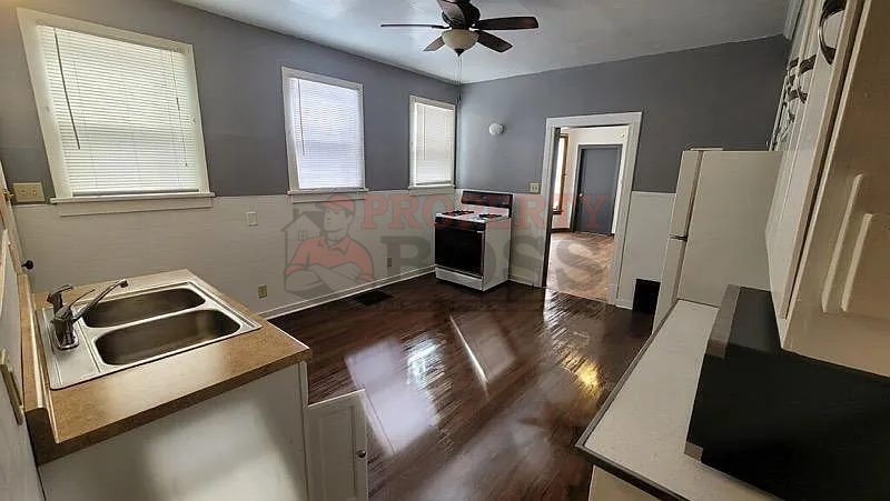 1202 Elston St - Photo 4 of 8