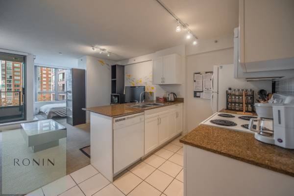 938 Smithe Street - Photo 2