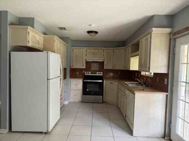 501 E Hibiscus Ave #1 - Photo 2 of 6