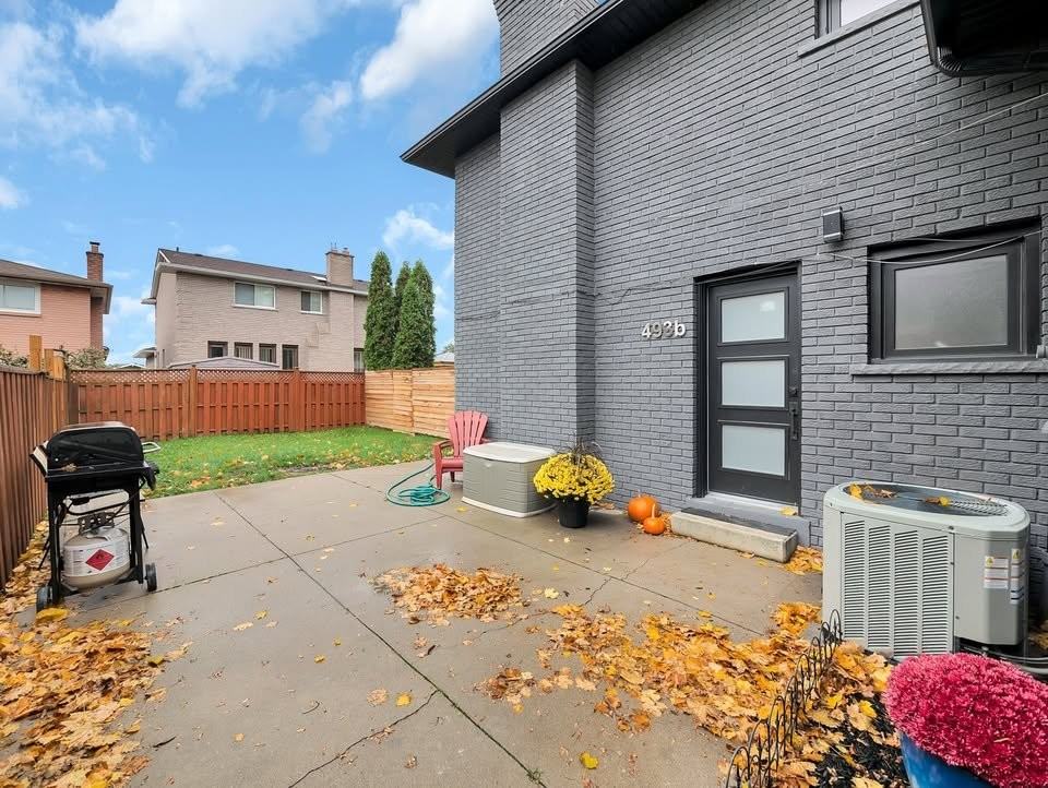 493 Queen Victoria Dr #B - Photo 2 of 26