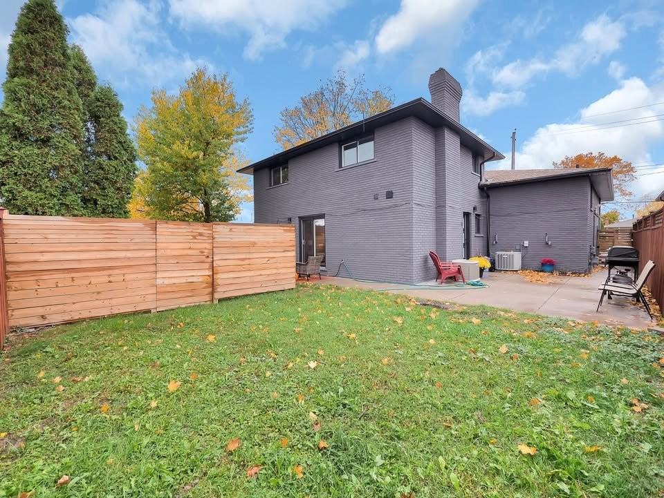 493 Queen Victoria Dr #B - Photo 3 of 26
