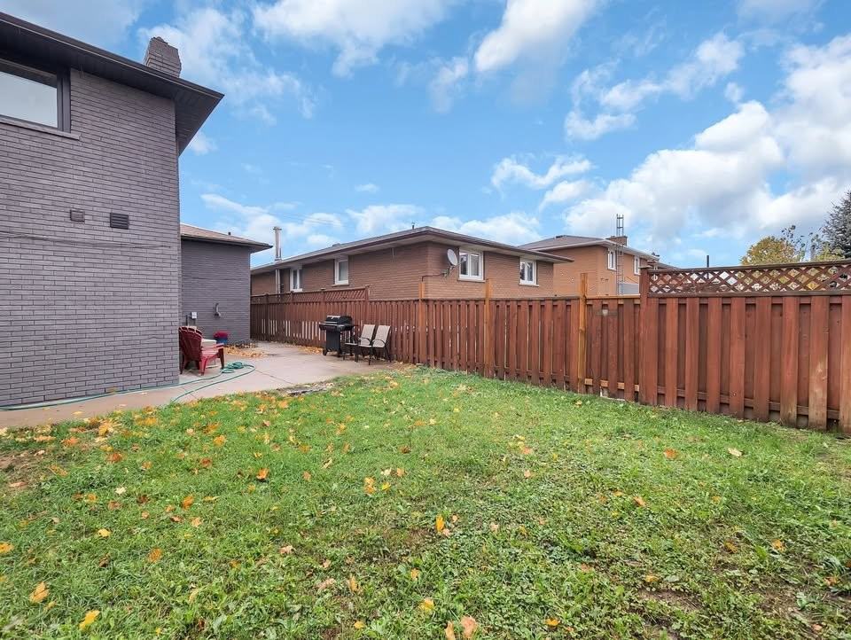 493 Queen Victoria Dr #B - Photo 4 of 26