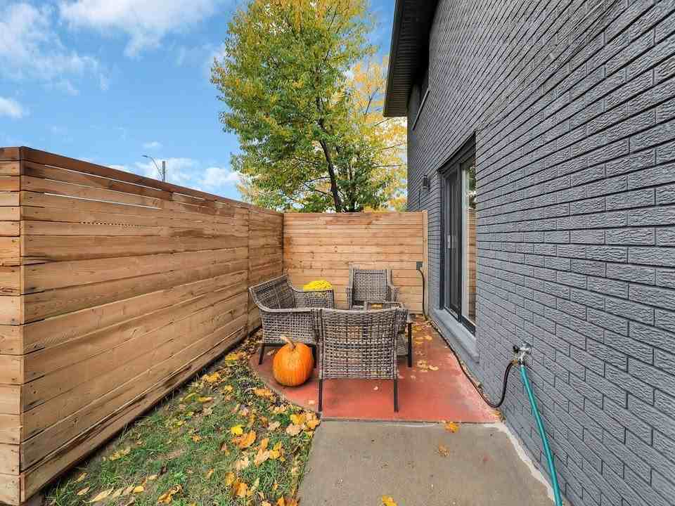 493 Queen Victoria Dr #B - Photo 5 of 26