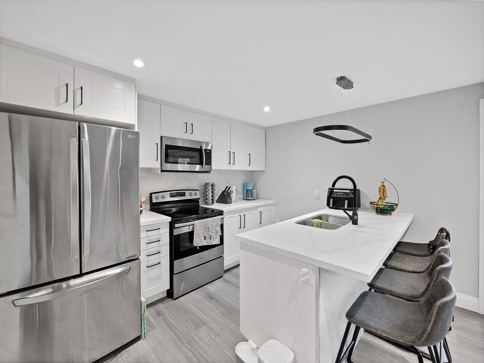493 Queen Victoria Dr #B - Photo 7 of 26