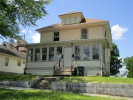 featured image of 820 W 2nd St