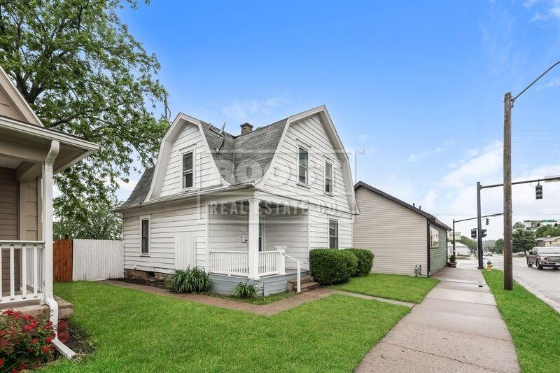 743 N Belmont Ave - Photo 2 of 10