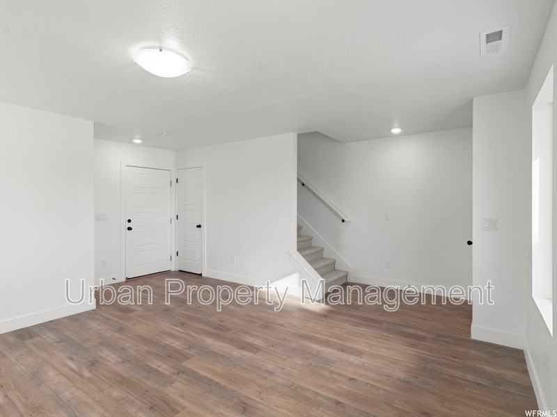 8347 S Durham St - Photo 4 of 11