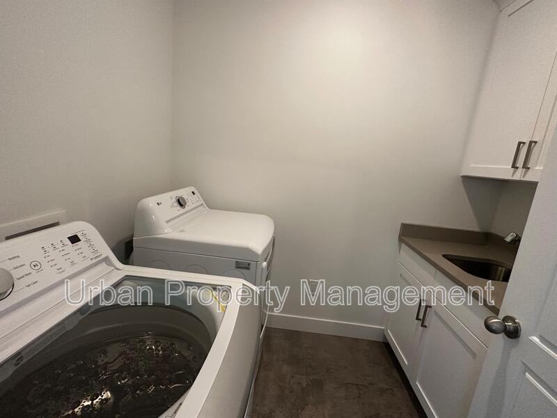 8347 S Durham St - Photo 5 of 11