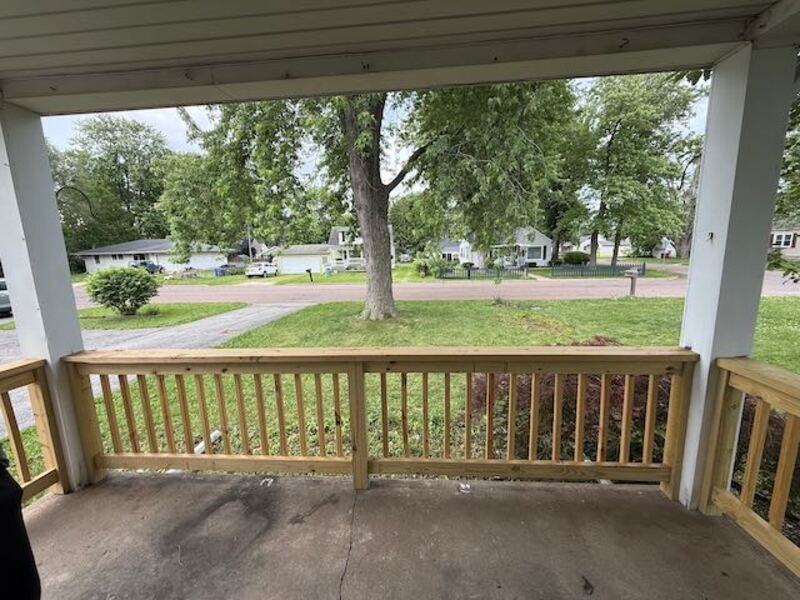 821 E Wilson Ave - Photo 2 of 11