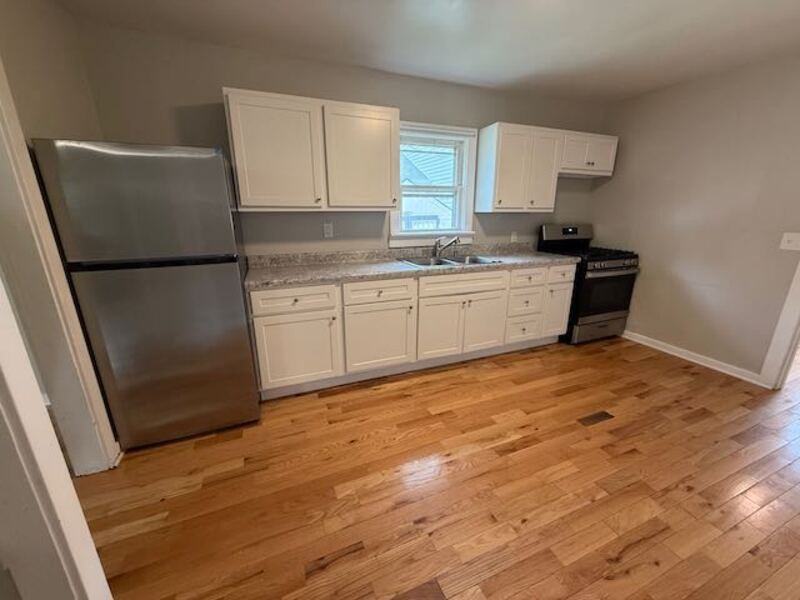 821 E Wilson Ave - Photo 5 of 11