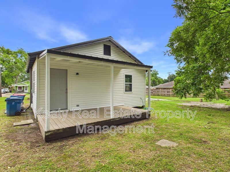 908 Saint Charles St - Photo 3 of 29
