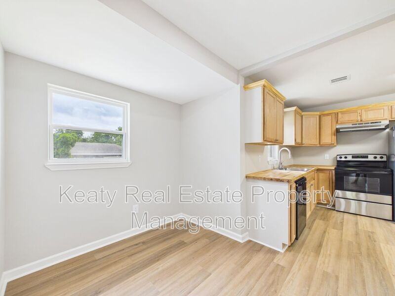 908 Saint Charles St - Photo 5 of 29