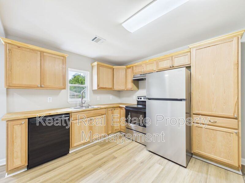 908 Saint Charles St - Photo 7 of 29
