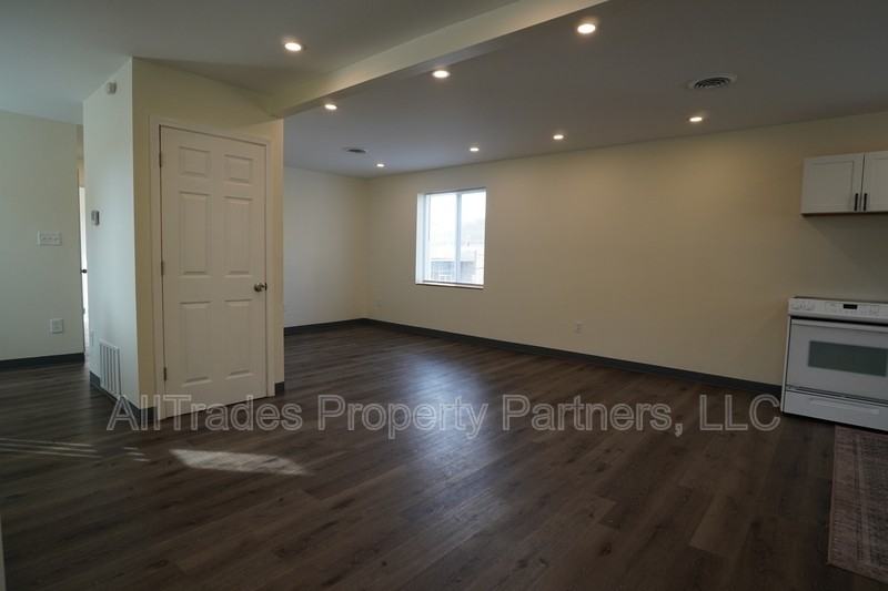 408 Cavitt Ave - Photo 2 of 9