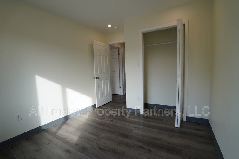 408 Cavitt Ave - Photo 5 of 9