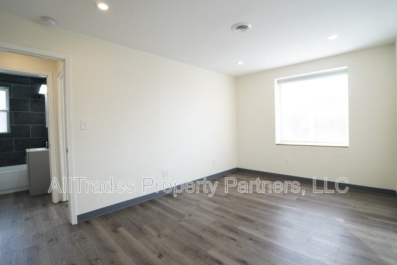 408 Cavitt Ave - Photo 6 of 9