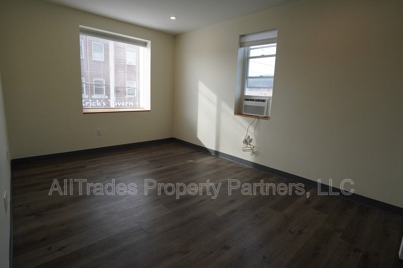 408 Cavitt Ave - Photo 7 of 9