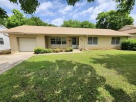 featured image of 608 W Kings Rd #1