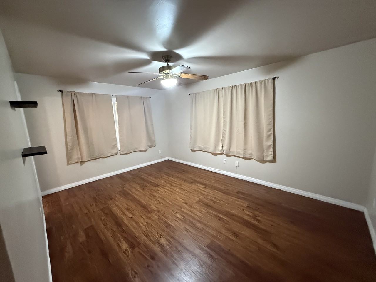 608 W Kings Rd #1 - Photo 6 of 10
