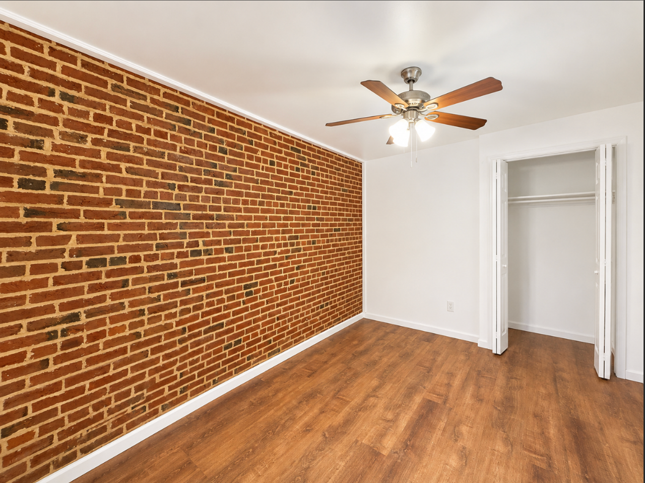 318 N Paca St - Photo 4 of 5