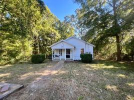 featured image of 202 Lakeview Dr #1