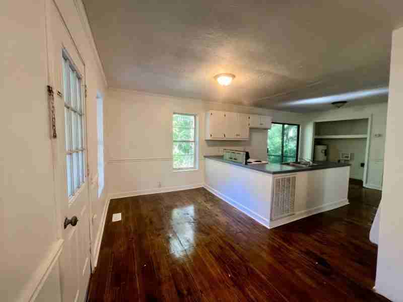 202 Lakeview Dr #1 - Photo 2 of 10