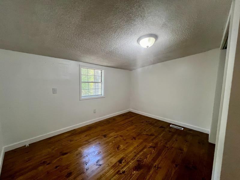 202 Lakeview Dr #1 - Photo 5 of 10
