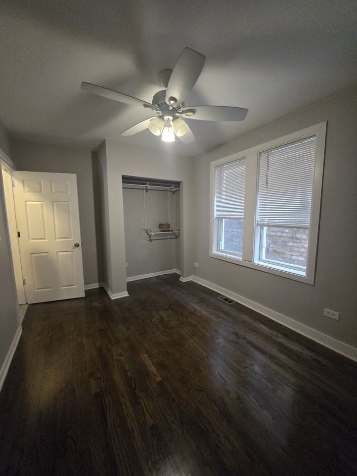 5244 South Ashland Avenue - Photo 3 of 10