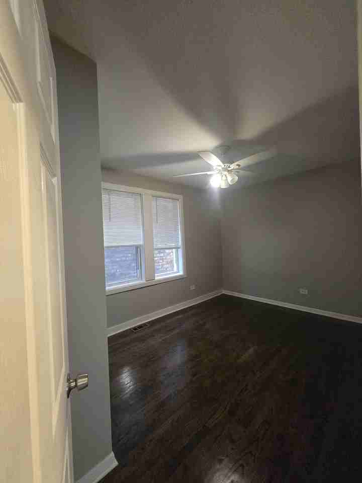 5244 South Ashland Avenue - Photo 5 of 10