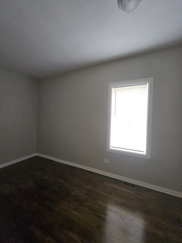 5244 South Ashland Avenue - Photo 7 of 10