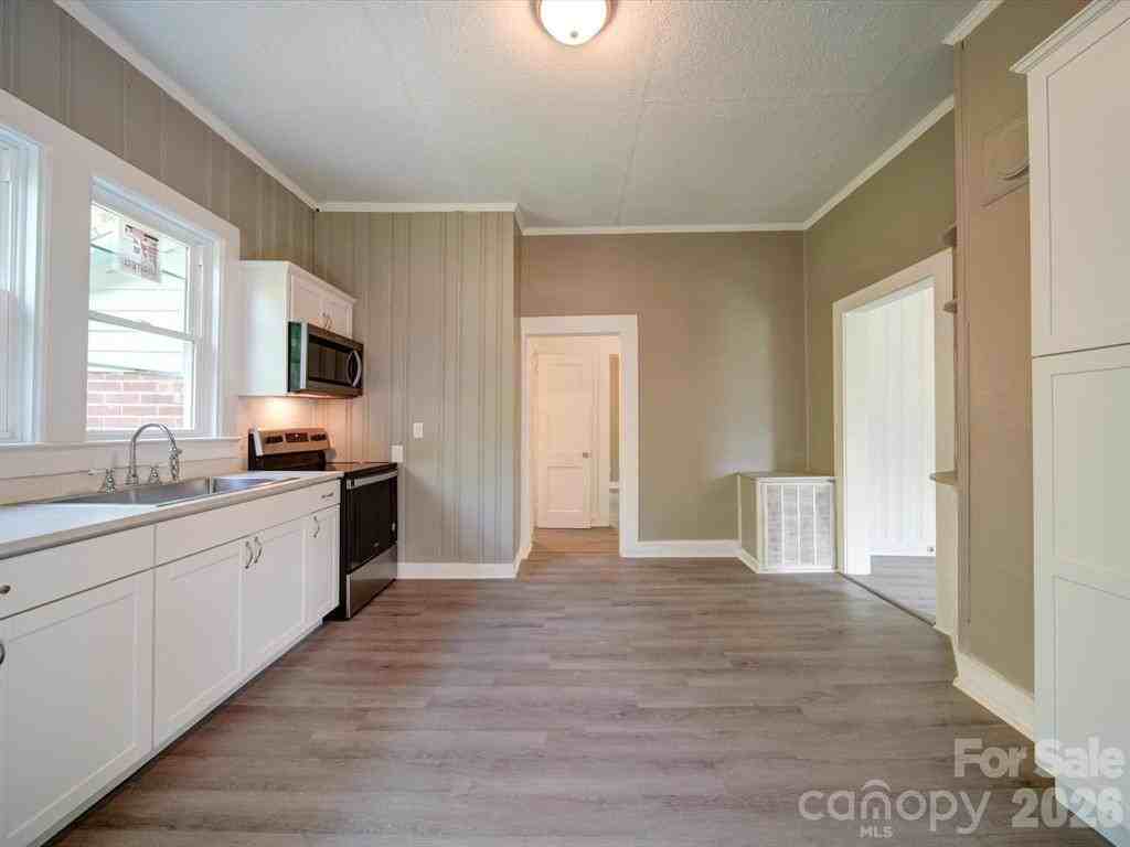720 S Main St #1 - Photo 7 of 23