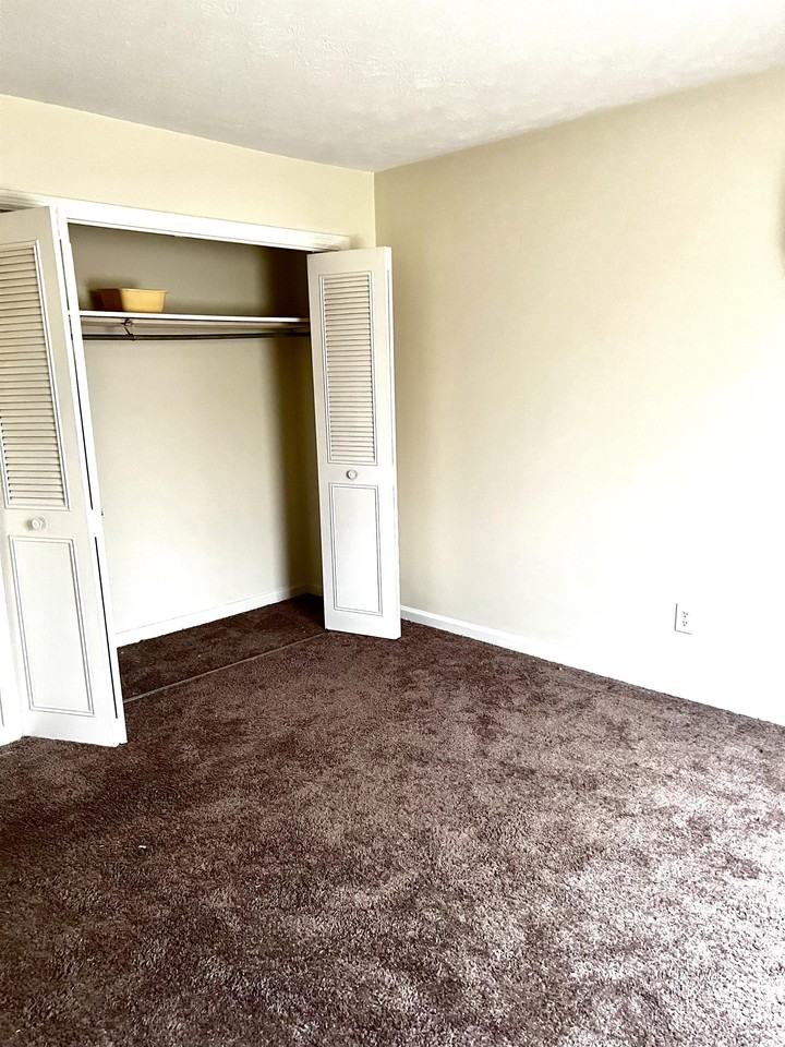 101 North Hill-N-Dale Street - Photo 5 of 24