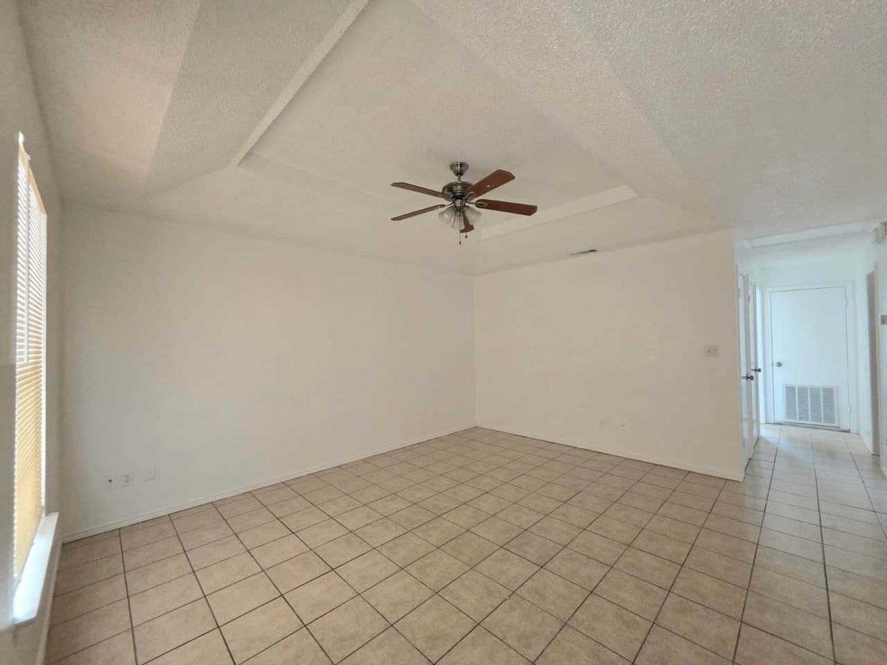 4108 North 24th Lane - Photo 5 of 11