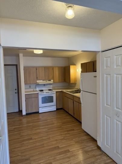2066 Bradley Ct - Photo 2 of 5