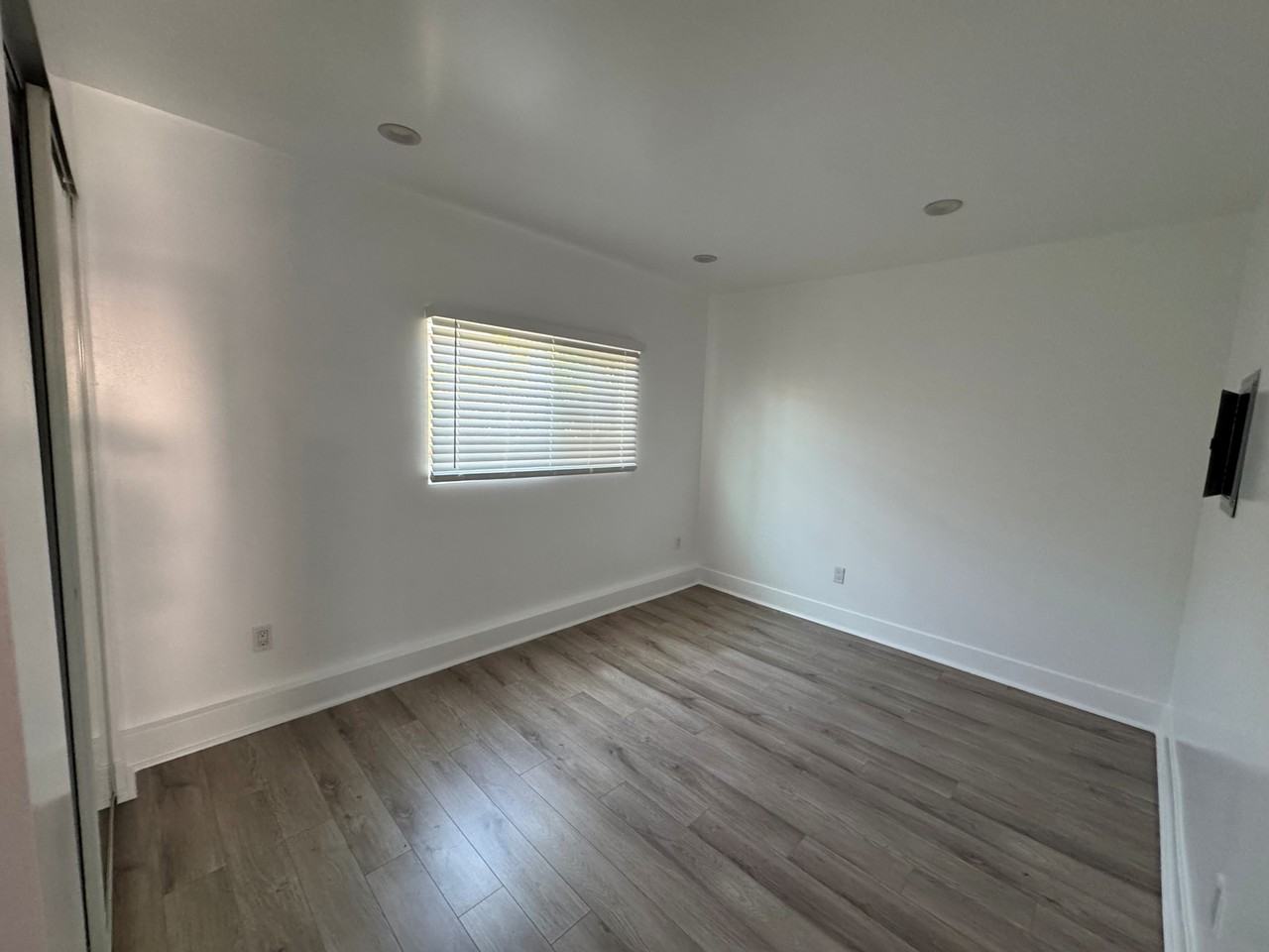 1114 W. 55th St. - Photo 5 of 6