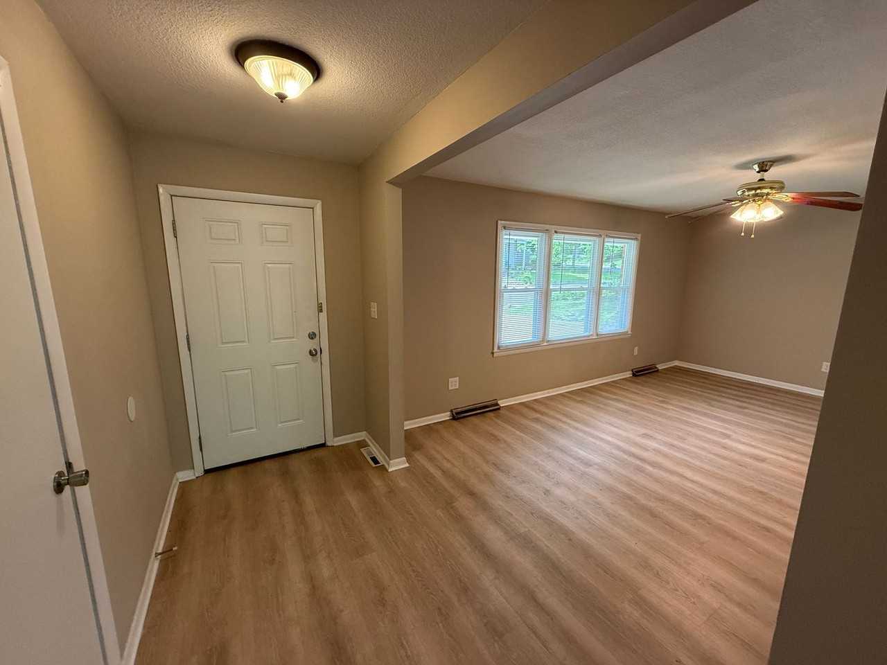 3006 Lynnwood Dr - Photo 2 of 50