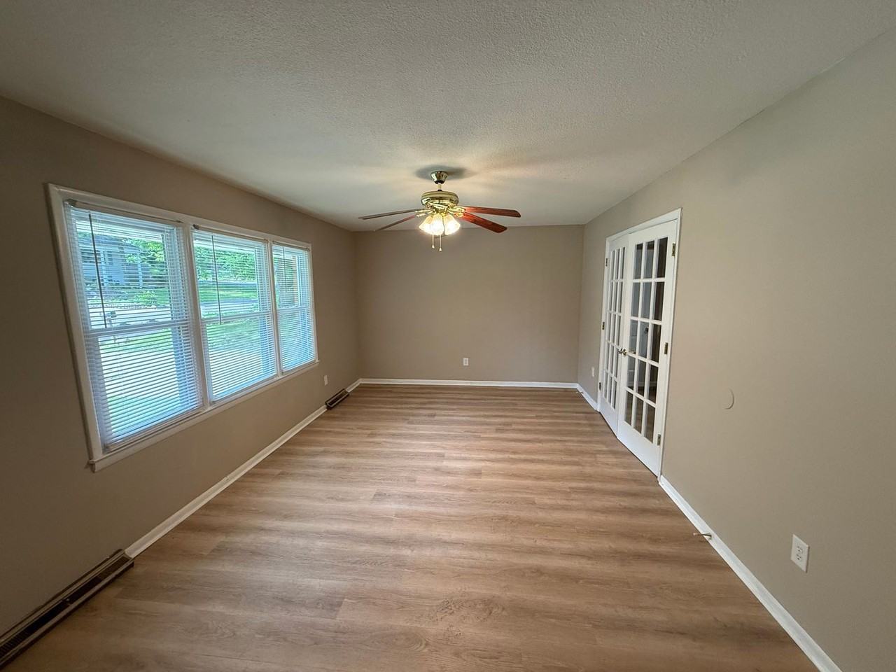 3006 Lynnwood Dr - Photo 3 of 50