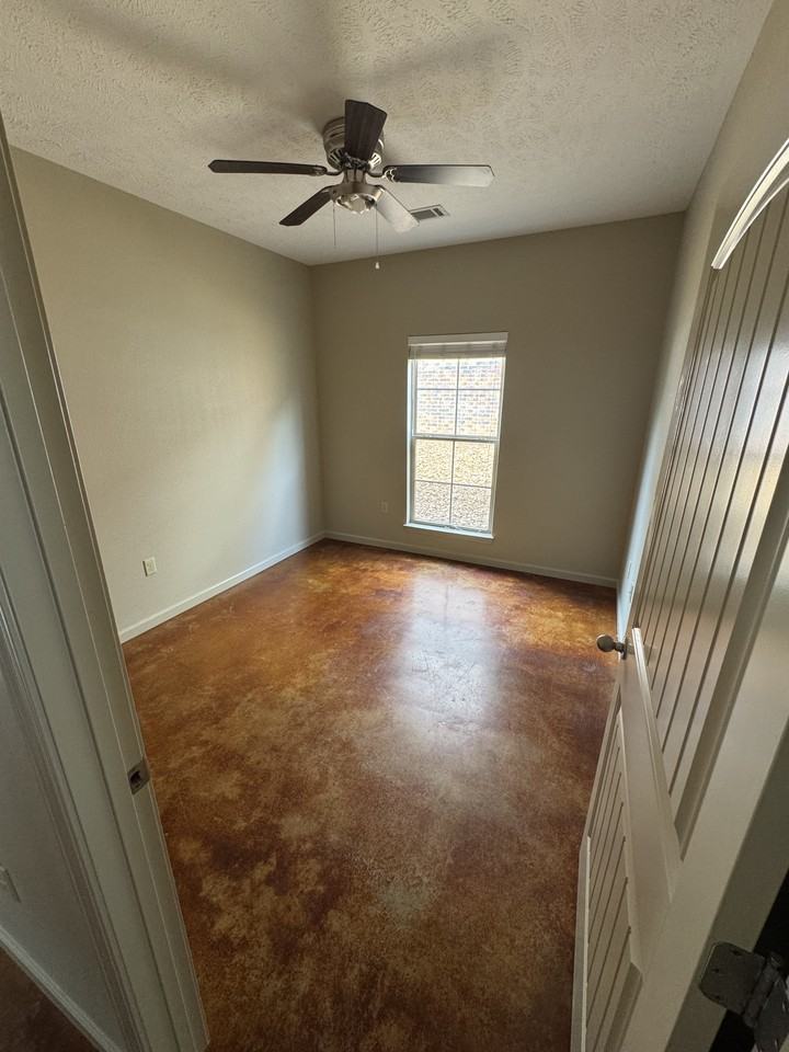 2000 Ozark Drive - Photo 4 of 11