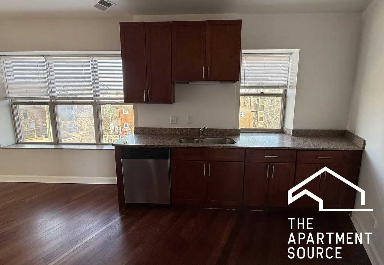 2048 W Touhy Ave #3 - Photo 2 of 5