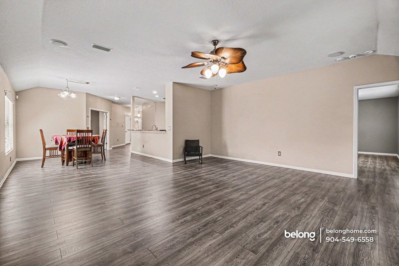 15763 Twin Creek Dr - Photo 3 of 16