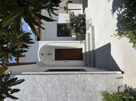 featured image of 8607 Clifton Way