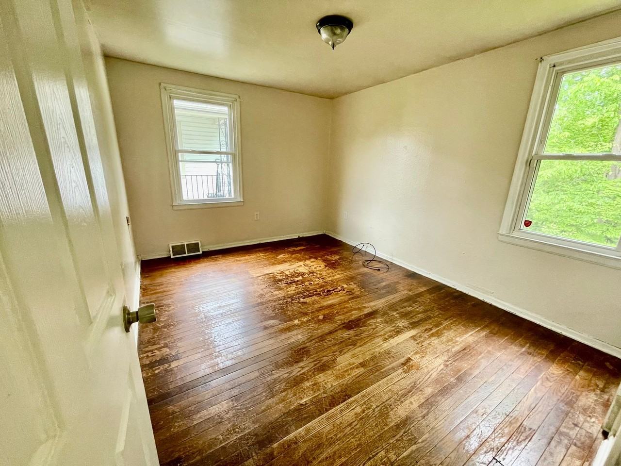 141 Carroll St - Photo 5 of 14