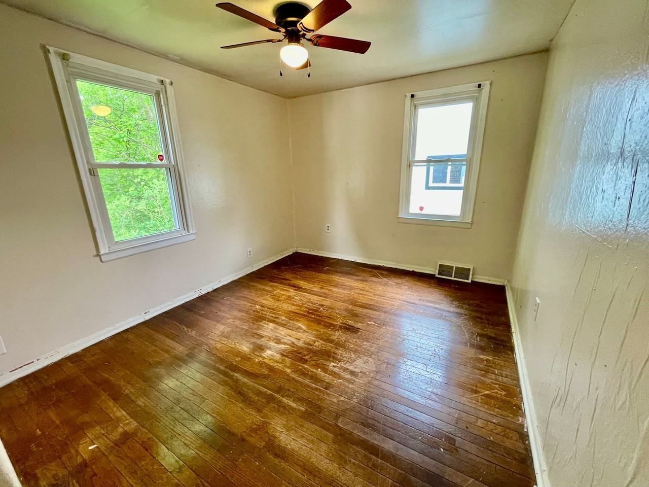 141 Carroll St - Photo 6 of 14