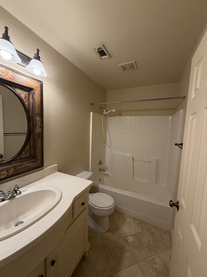 2905 Nandina St - Photo 3 of 13